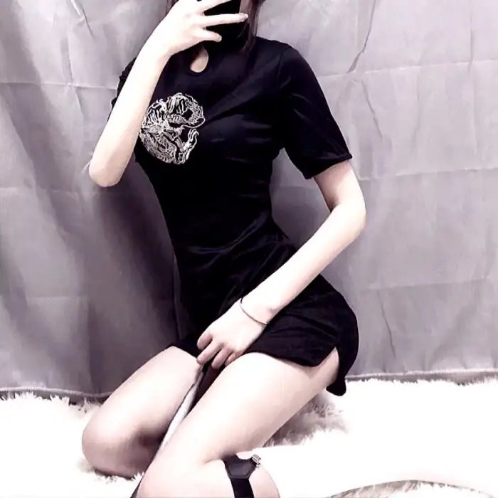 圣洁的艾曼妞